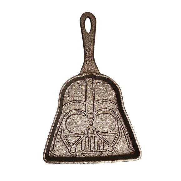 Vintage Galerie Darth Vader Baking Skillet Cookie Pancake Cast Iron Star Wars - Picture 1 of 4